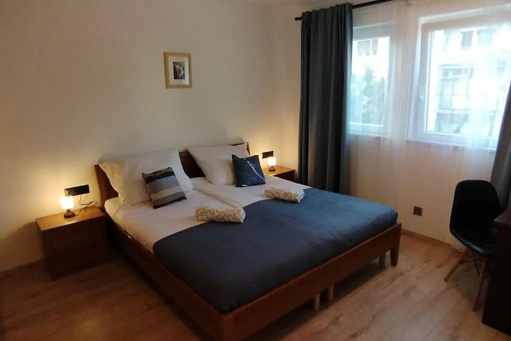 Cute Apartment Marla Art Close To Center プーラ