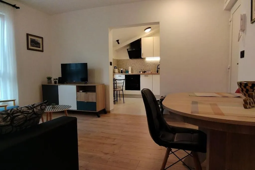 Cute Apartment Marla Art Close To Center プーラ 0*,  クロアチア