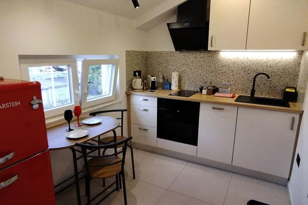 Cute Apartment Marla Art Close To Center プーラ